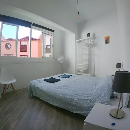 Pensión With Private Bathroom - Out Of Blue *