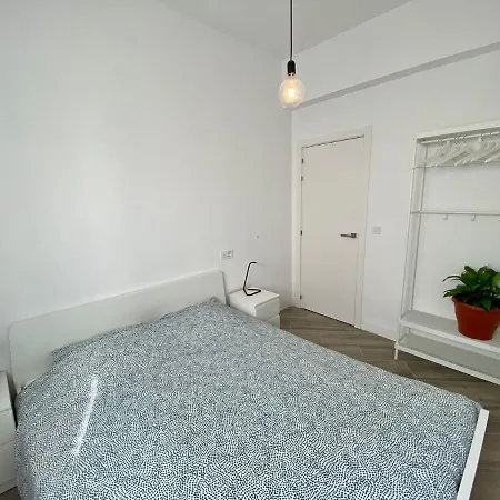 Guest house With Private Bathroom - Out Of Blue *